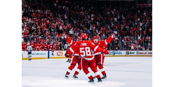 Detroit Red Wings a Edmonton Oilers zahájili křížení různých období Detroit Red Wings a Edmonton Oilers zahájili křížení různých období